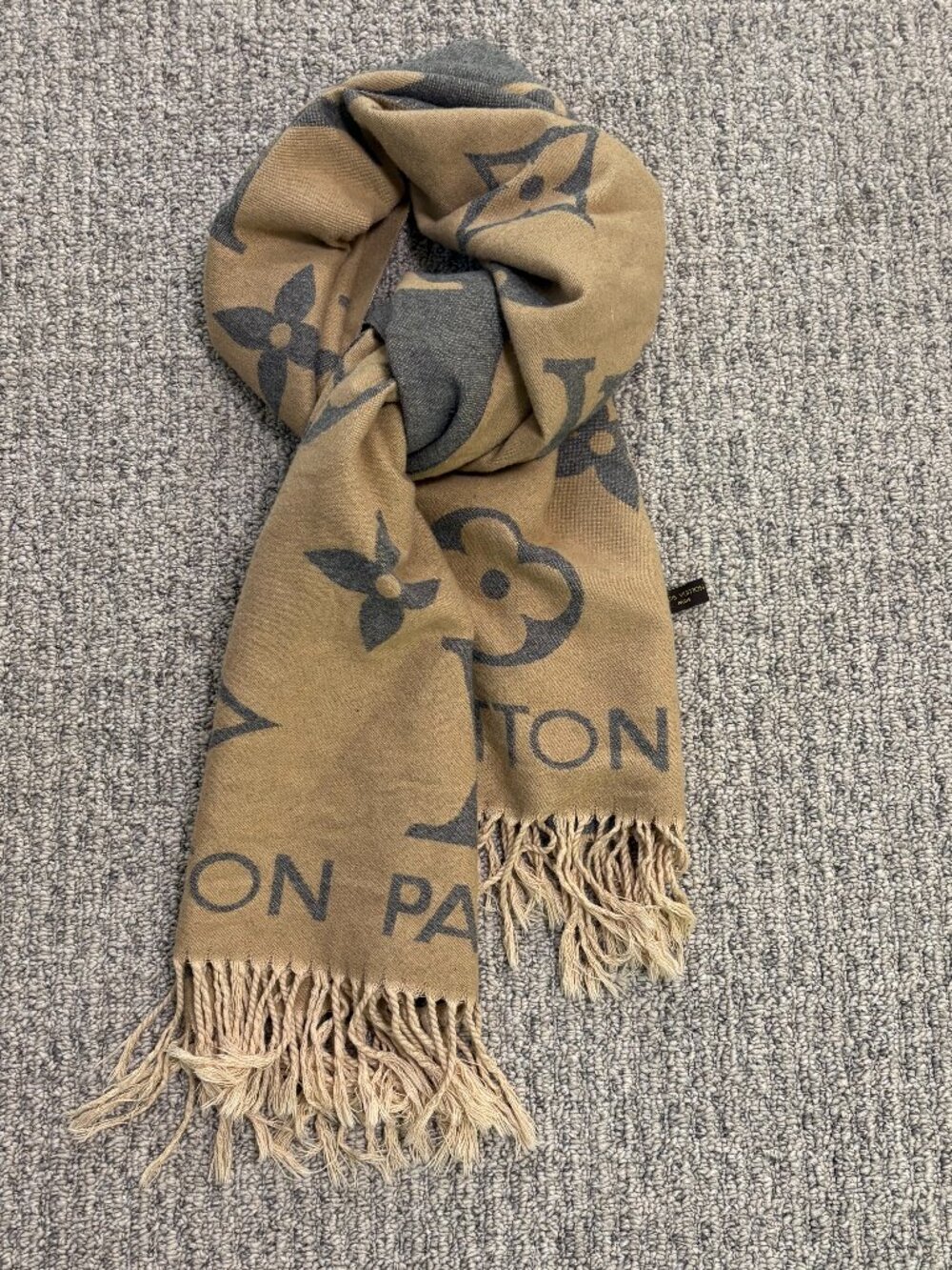 LV Louis Vuitton Paris Cashmere Silk Logomania Scarf Wrap - Picture 2 of 9